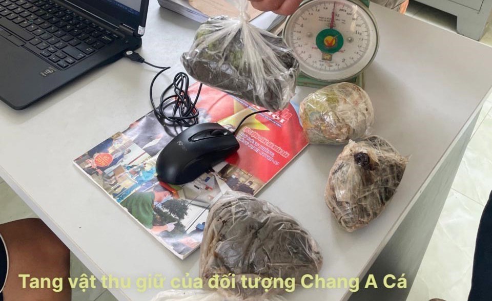 Lai Châu: Bắt giữ đối tượng mua bán trái phép 1kg thuốc phiện