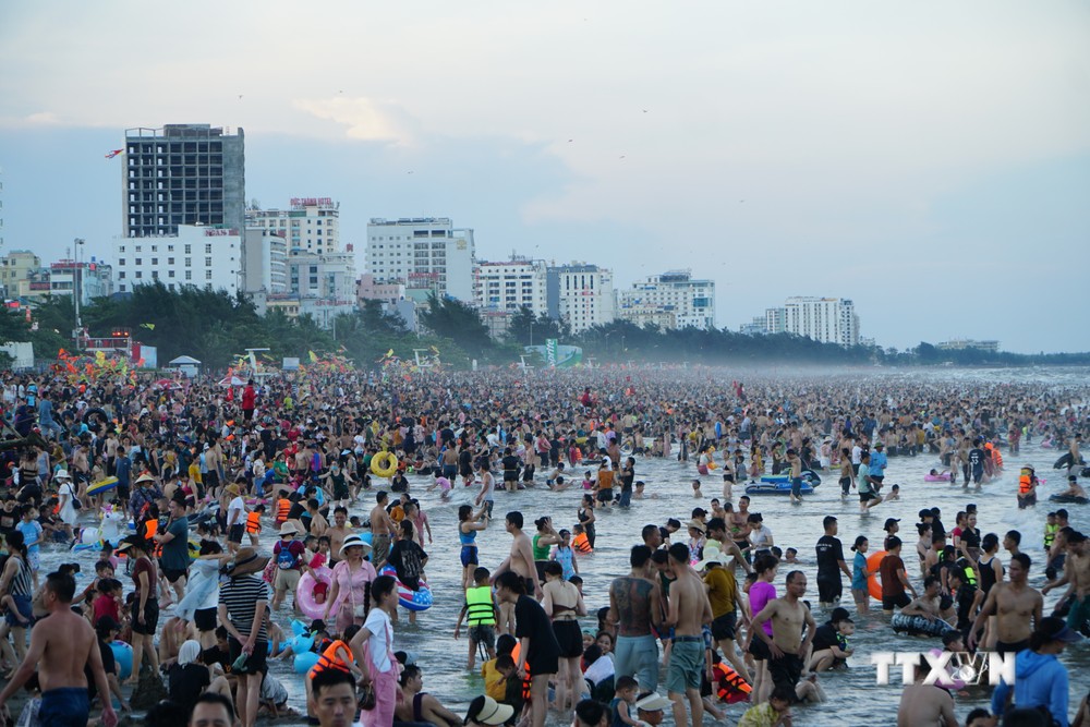 Bảo đảm an toàn cho du khách tắm biển Sầm Sơn 