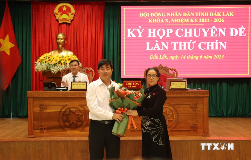 Phê chuẩn chức vụ Phó Chủ tịch UBND tỉnh Đắk Lắk