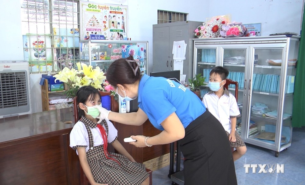 Bệnh đau mắt đỏ đang lây lan rất mạnh trong các trường học ở thành phố Đồng Xoài (Bình Phước). Ảnh: TTXVN phát