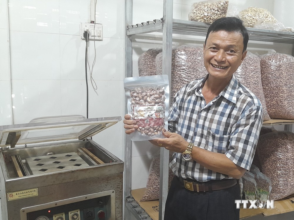 Ông Nguyễn Văn Luân làm giàu từ nông nghiệp sạch