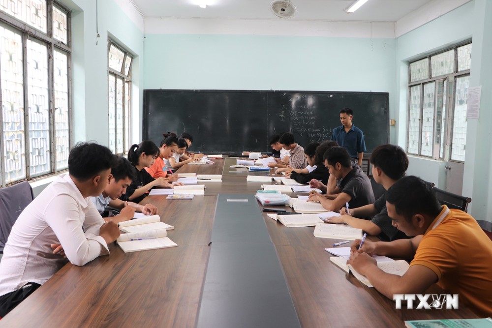 Lớp học tiếng Nhật tại Trung tâm Dịch vụ việc làm tỉnh Quảng Ngãi. Ảnh: Đinh Hương - TTXVN