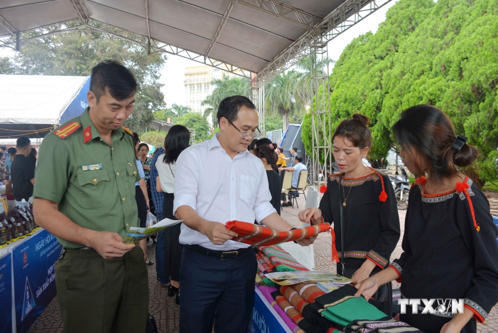 Ngày hội "Tôi yêu Tổ quốc tôi" và Tư vấn khởi nghiệp cho thanh niên dân tộc thiểu số tỉnh Đắk Lắk 