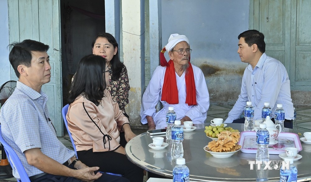 Thăm và chúc tết Katê đồng bào Chăm Bàlamôn tại Bình Thuận