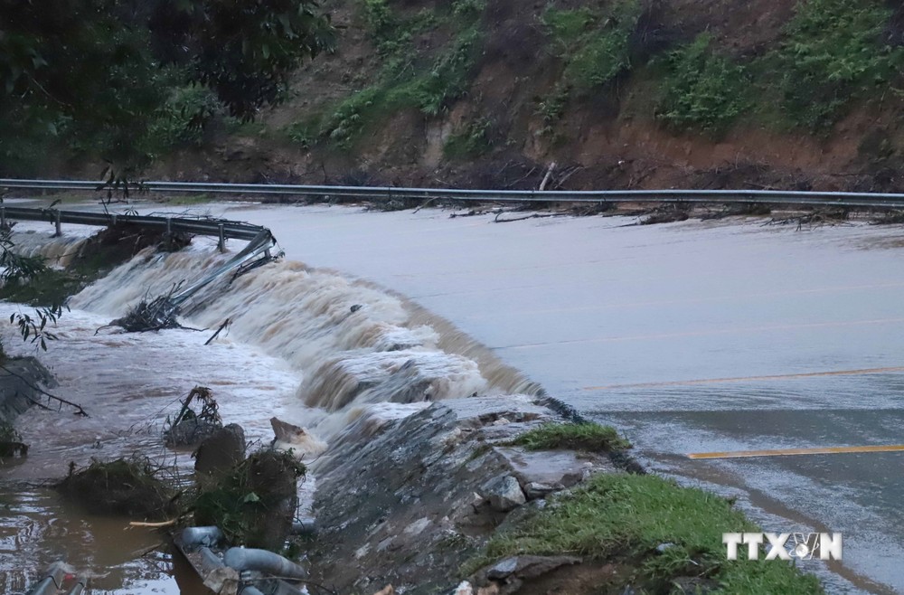Các tỉnh từ Nghệ An đến Quảng Ngãi chủ động ứng phó, giảm thiểu thiệt hại do mưa lớn