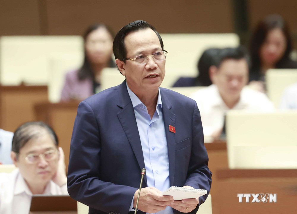 Bộ trưởng Bộ Lao động – Thương binh và Xã hội Đào Ngọc Dung làm rõ một số vấn đề đại biểu Quốc hội nêu. Ảnh: Doãn Tấn - TTXVN