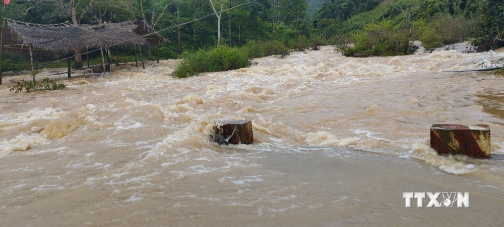Quảng Trị: Huy động lực lượng tìm kiếm 3 người mất tích do mưa lũ  