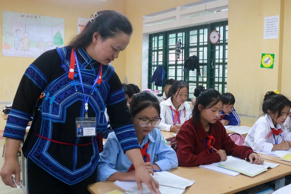 Ngày Nhà giáo Việt Nam 20/11: Những thầy, cô ngược núi, bám bản