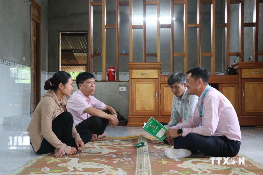 Vốn tín dụng giúp đồng bào dân tộc thiểu số miền núi ở Quảng Ngãi vươn lên thoát nghèo