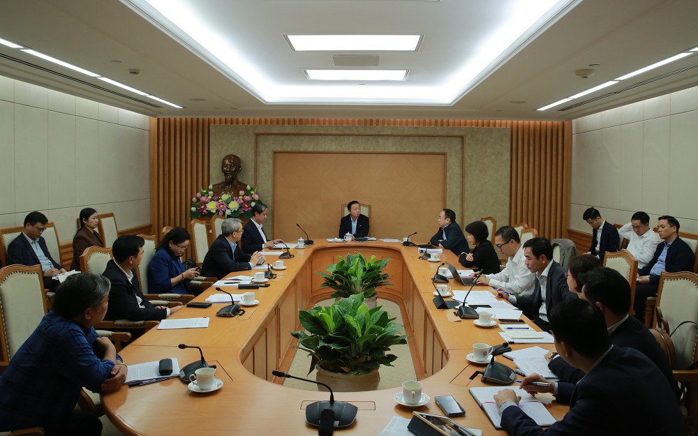 Phó Thủ tướng Trần Hồng Hà yêu cầu khẩn trương tháo gỡ khó khăn, vướng mắc trong xuất bản, phát hành sách giáo khoa tiếng dân tộc thiểu số. Ảnh: baochinhphu.vn