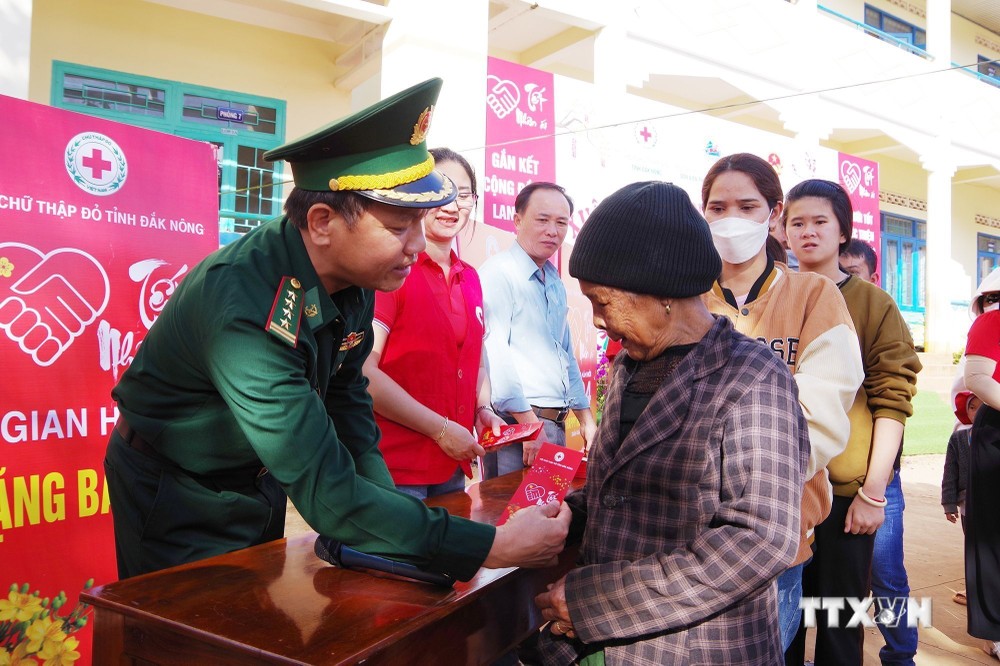 Thủ tướng Chính phủ chỉ đạo các giải pháp chăm lo đời sống cho người dân dịp Tết Nguyên đán