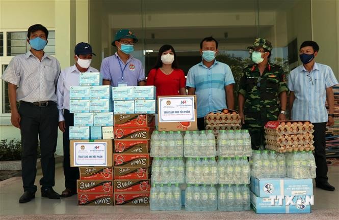 Ấm áp nghĩa tình trong những ngày chống dịch COVID-19 ở Quảng Nam