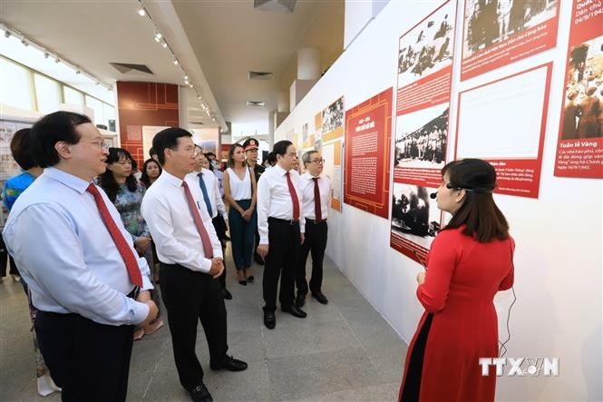 Nhân kỷ niệm 75 năm Quốc khánh 2/9: Khai mạc Trưng bày chuyên đề "Việt Nam - Độc lập, tự cường" 