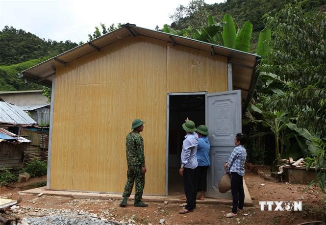 Ngôi nhà của đề án 245 được xây dựng "3 cứng" chuẩn bị được bàn giao cho người dân tại xã Pa Vệ Sủ. Ảnh: Quý Trung - TTXVN