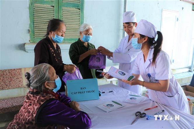 Hơn 500 người cao tuổi và nạn nhân chất độc da cam/dioxin được tư vấn sức khoẻ, khám, chữa bệnh miễn phí tại Lai Châu