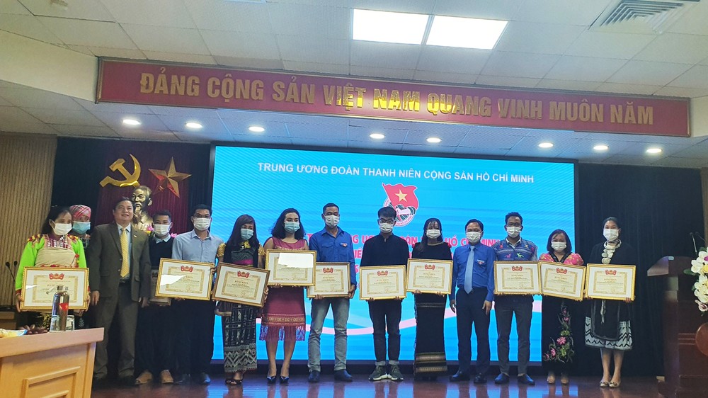 Gặp mặt các thanh niên tiêu biểu tham dự Đại hội đại biểu toàn quốc các dân tộc thiểu số Việt Nam lần thứ II