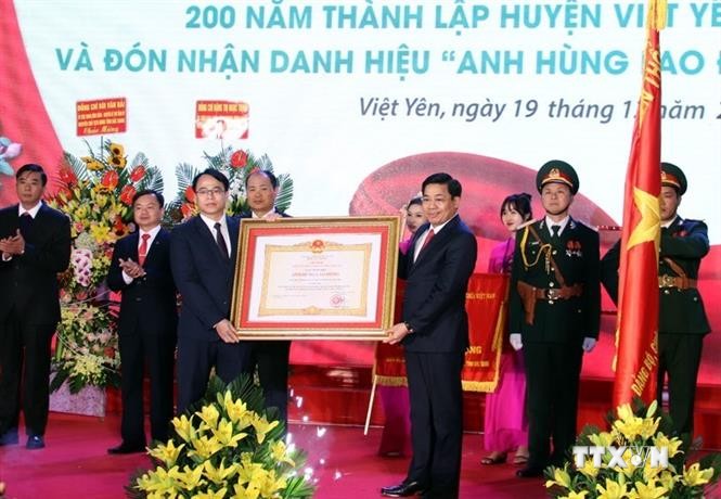 Huyện Việt Yên đón nhận danh hiệu Anh hùng Lao động thời kỳ đổi mới