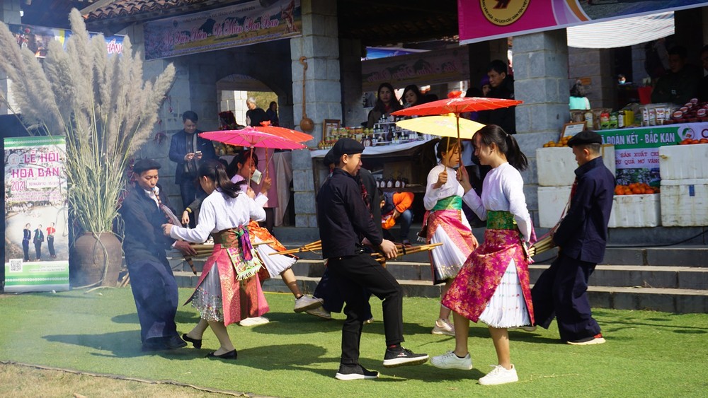 Nhộn nhịp Phiên chợ vùng cao chào Xuân 2021 tại Làng Văn hóa – Du lịch các dân tộc Việt Nam 