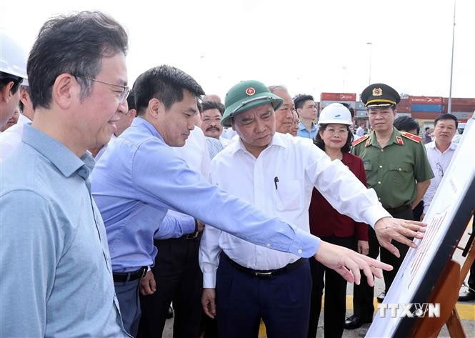 Thủ tướng Nguyễn Xuân Phúc: Tập trung phát triển cảng Cái Mép – Thị Vải ngang tầm khu vực vào năm 2030