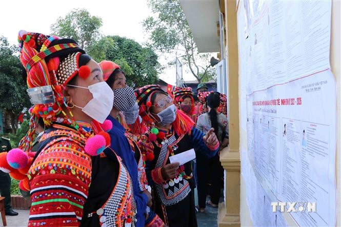 Đồng bào các dân tộc ở vùng biên Lai Châu rộn ràng đi bầu cử
