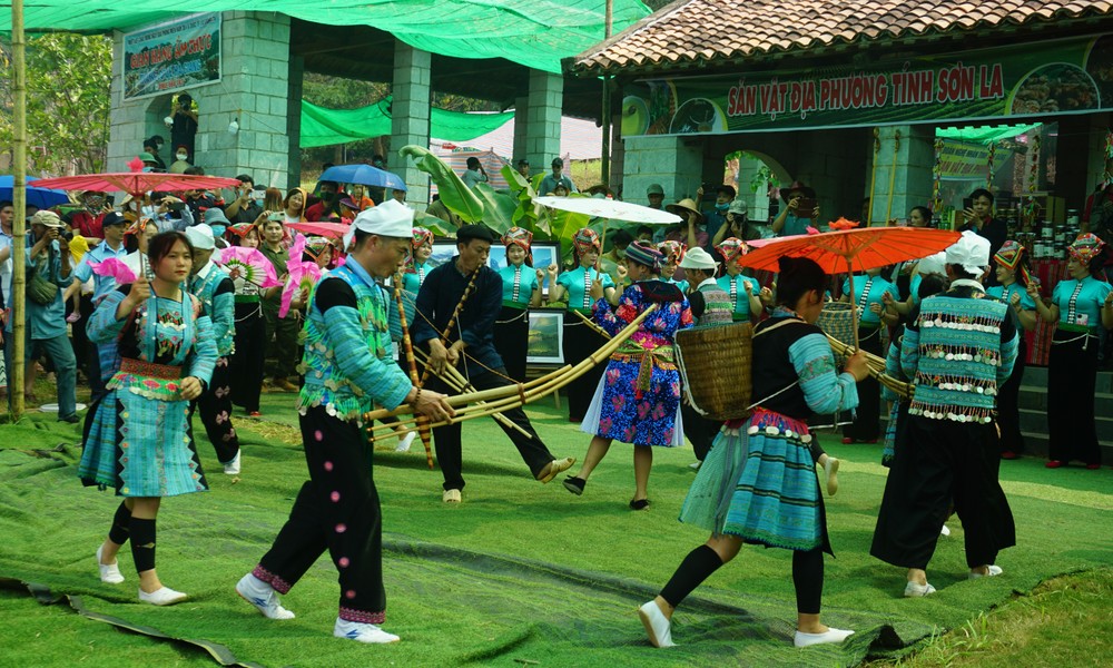 Sắc màu chợ phiên vùng cao "Sơn La điểm hẹn” tại Làng Văn hóa - Du lịch các dân tộc Việt Nam