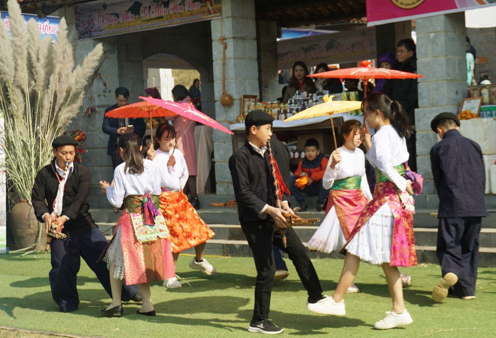 Các hoạt động tháng 7 với chủ đề “Làng với tuổi thơ” tại Làng Văn hóa - Du lịch các dân tộc Việt Nam