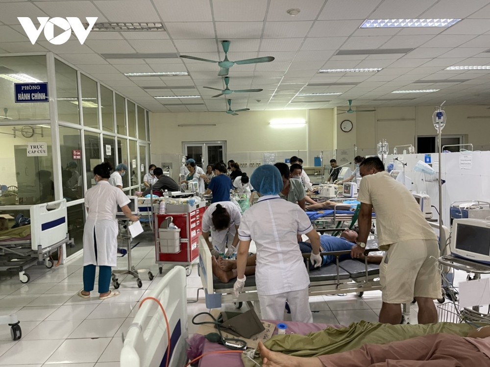 Các bệnh nhân được khẩn trương cấp cứu tại Bệnh viện Đa khoa Bắc Kạn. Ảnh: vov.vn