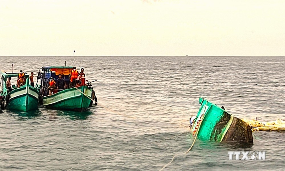 Hơn 750 căn nhà tại các xã ven biển Cà Mau bị hư hại do thiên tai