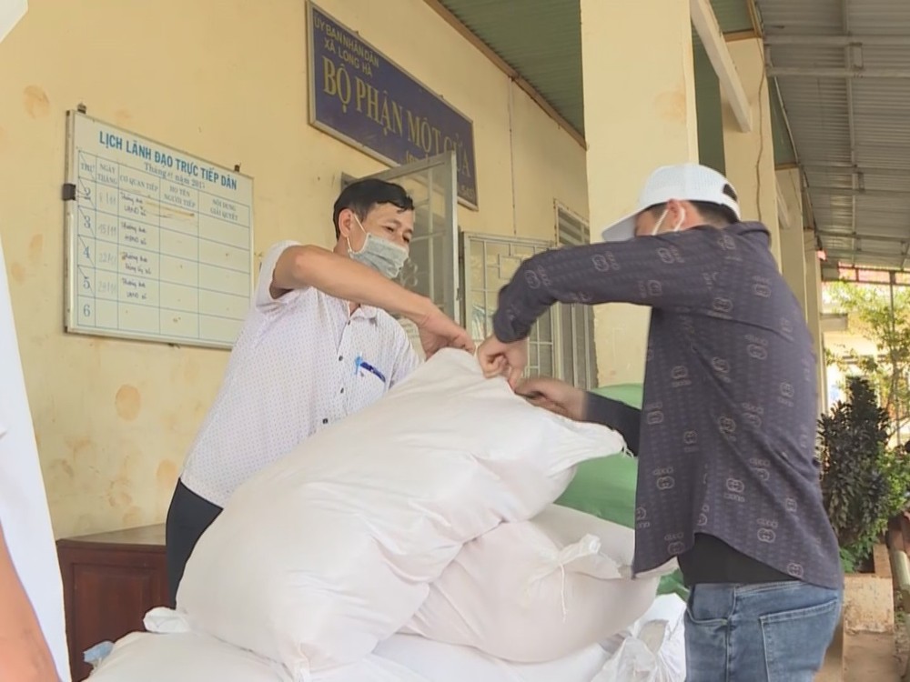 Hỗ trợ người dân tỉnh Bình Phước gần 433 tấn gạo do mất mùa