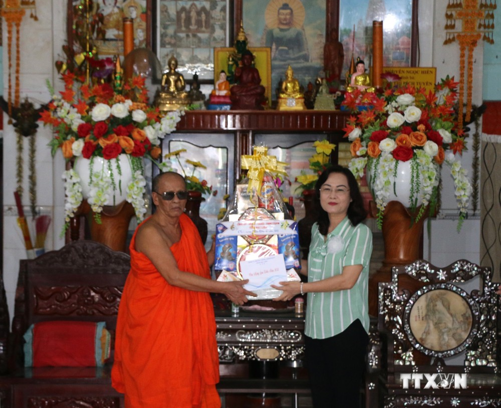 Lãnh đạo tỉnh Bạc Liêu thăm, chúc mừng Hội Đoàn kết sư sãi yêu nước tỉnh và các chùa Khmer nhân dịp lễ Sen Dolta