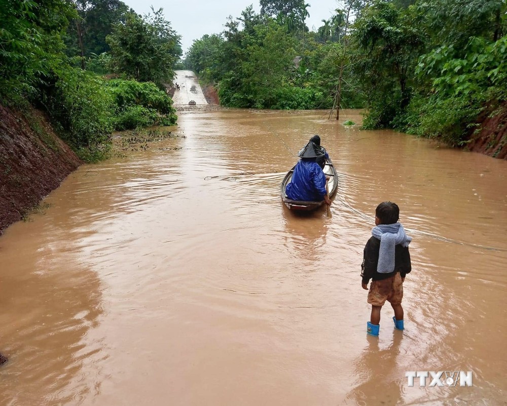 Ngầm tràn ở xã Thanh huyện Hướng Hóa bị ngập lụt khiến giao thông chia cắt. Ảnh: TTXVN phát