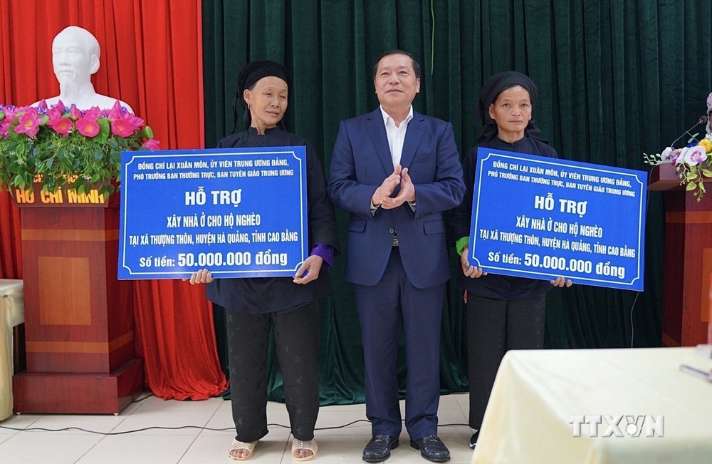 Phó Trưởng Ban Tuyên giáo Trung ương Lại Xuân Môn dự Ngày hội Đại đoàn kết toàn dân tộc tại xã Thượng Thôn