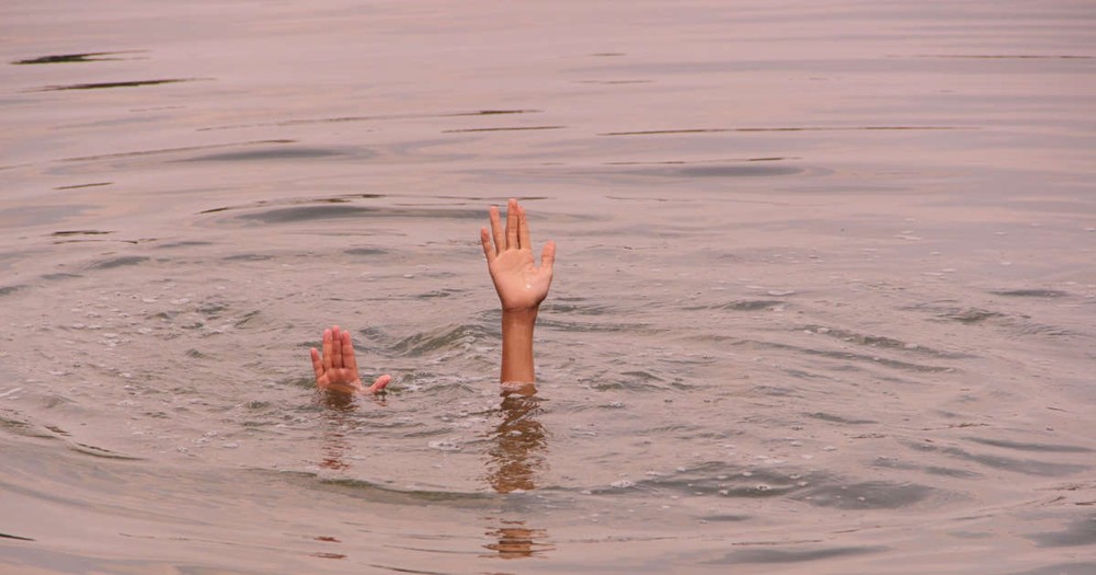 Bình Phước: Rủ nhau đi tắm hồ, 2 cháu bé tử vong