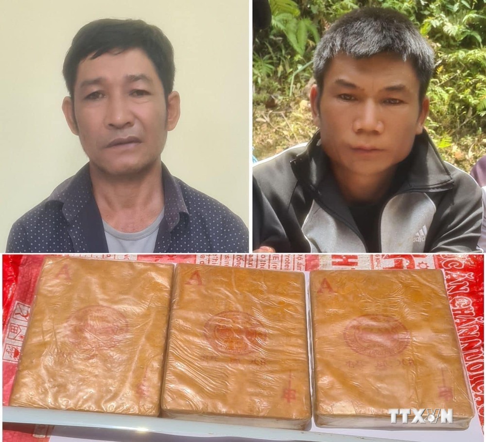 Lai Châu: Bắt quả tang đối tượng vận chuyển trái phép 3 bánh heroin