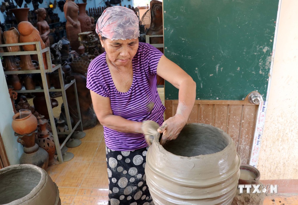 Ninh Thuận chung tay bảo tồn và phát huy giá trị gốm Chăm