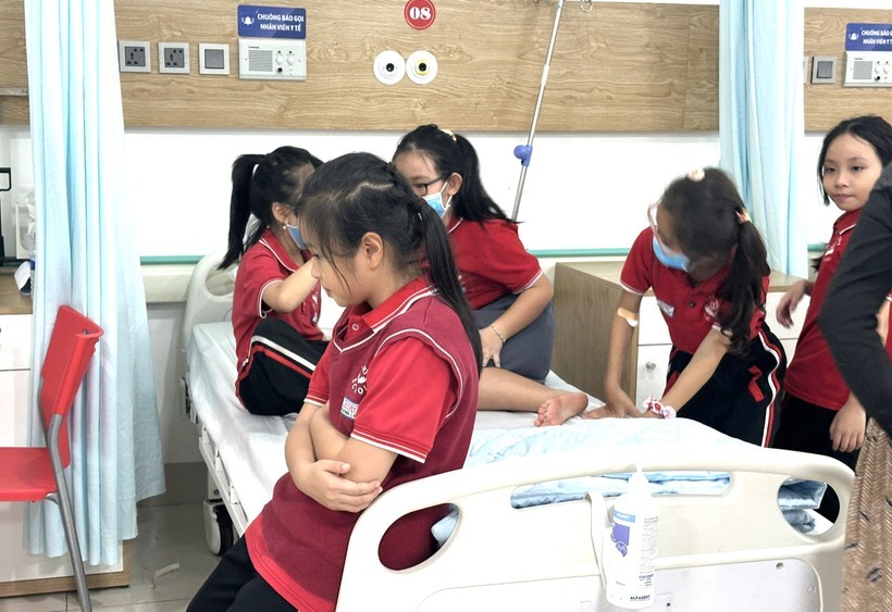 Đắk Lắk: Tám học sinh nhập viện nghi ngộ độc thực phẩm