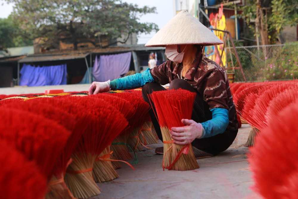 Làng nghề tăm hương truyền thống Quảng Phú Cầu hướng tới “lợi ích kép”