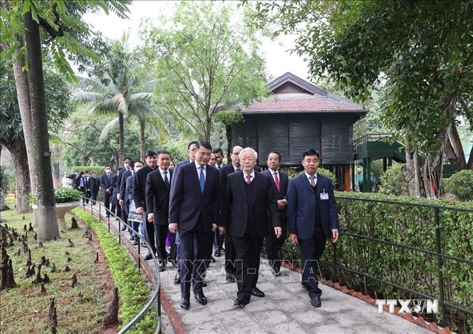  Tổng Bí thư, Chủ tịch nước Nguyễn Phú Trọng dâng hương tưởng niệm Chủ tịch Hồ Chí Minh
