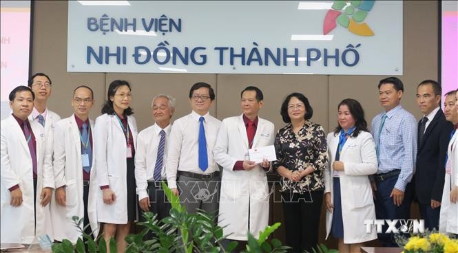 Phó Chủ tịch nước Đặng Thị Ngọc Thịnh thăm hai bé song sinh Trúc Nhi - Diệu Nhi