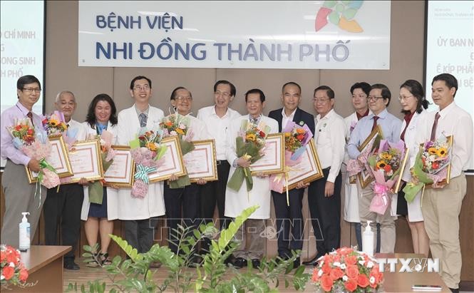 Thành phố Hồ Chí Minh: Sức khỏe cặp song sinh dính liền được tách rời tiến triển tốt