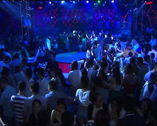 Dịch COVID-19: Thành phố Hồ Chí Minh cho phép mở lại quán bar, vũ trường và các hoạt động tập trung đông người