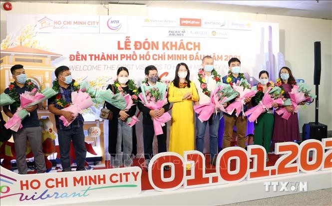 Du lịch Việt Nam: Thành phố Hồ Chí Minh chào đón những du khách đầu tiên năm 2021