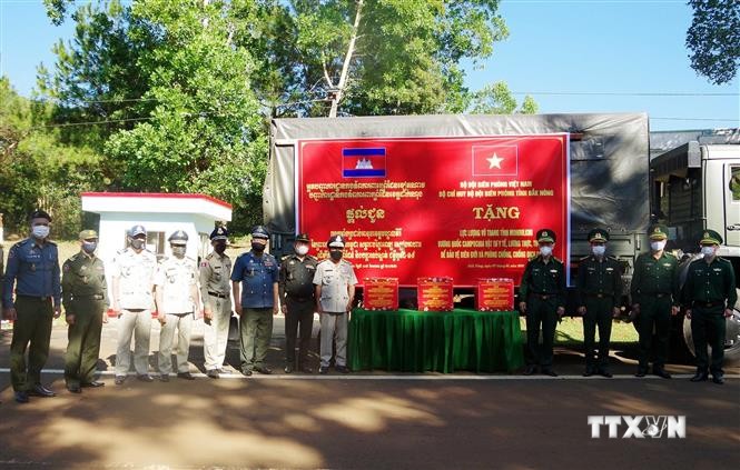 Đắk Nông hỗ trợ lương thực, vật tư y tế cho tỉnh Mondulkiri, Campuchia