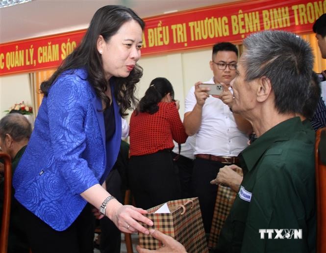 75 năm Ngày Thương binh - Liệt sĩ: Phó Chủ tịch nước Võ Thị Ánh Xuân thăm, tặng quà thương, bệnh binh tại Nghệ An