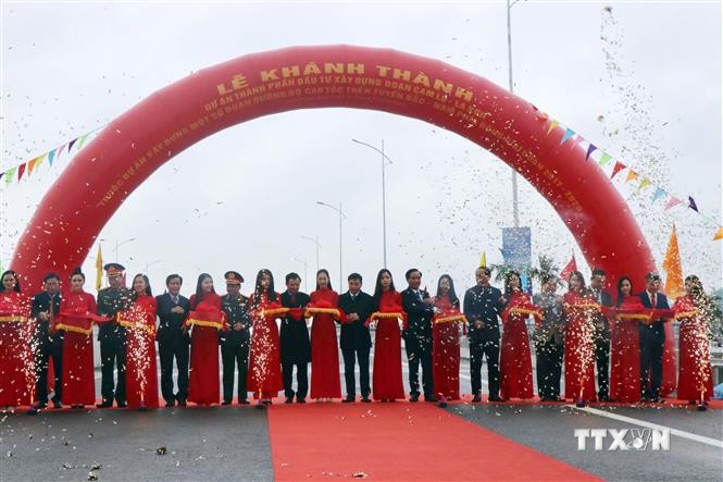 Khánh thành tuyến cao tốc Cam Lộ - La Sơn kết nối Thừa Thiên - Huế và Quảng Trị