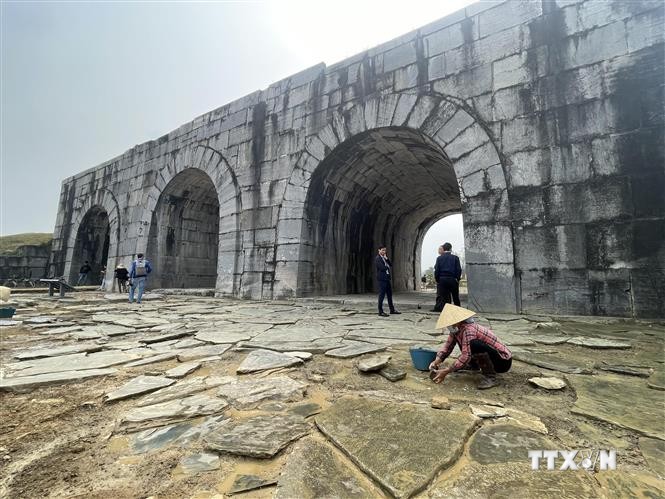 Nhiều phát hiện mới tại khu vực 4 cổng và tường thành Di sản thế giới Thành nhà Hồ