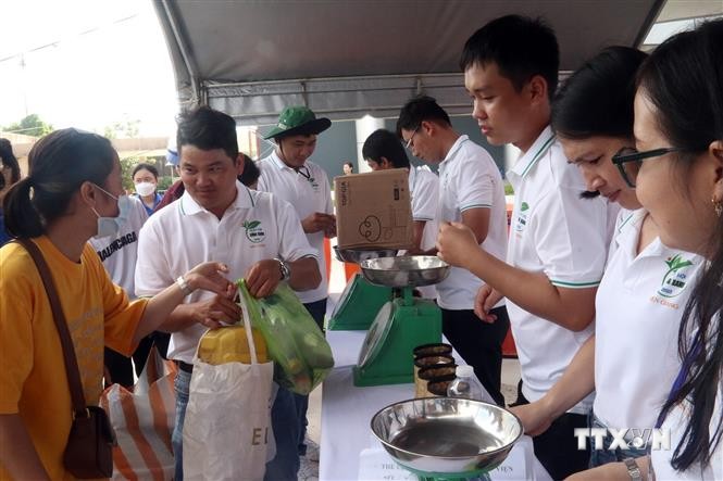 Kiên Giang: Đổi rác lấy quà trong "Ngày hội sống xanh"