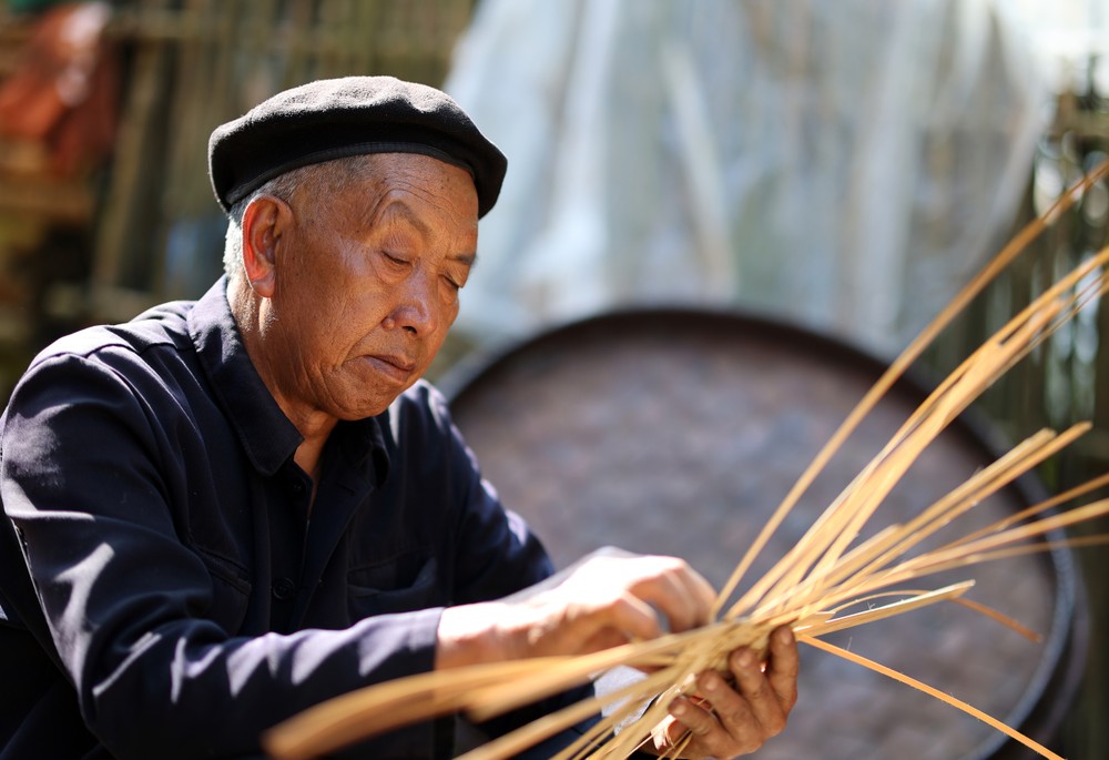 Ly Hờ Suy, người giữ hồn văn hóa của đồng bào Hà Nhì