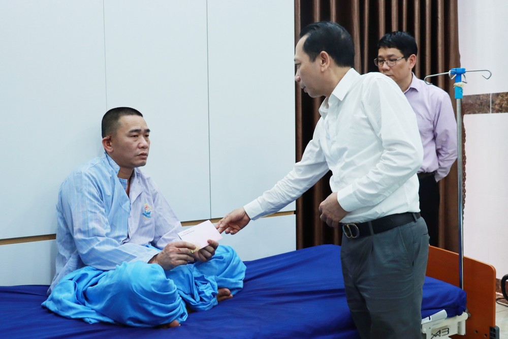 Tai nạn đặc biệt nghiêm trọng tại Tuyên Quang: Lãnh đạo tỉnh Hà Giang thăm hỏi, động viên các nạn nhân