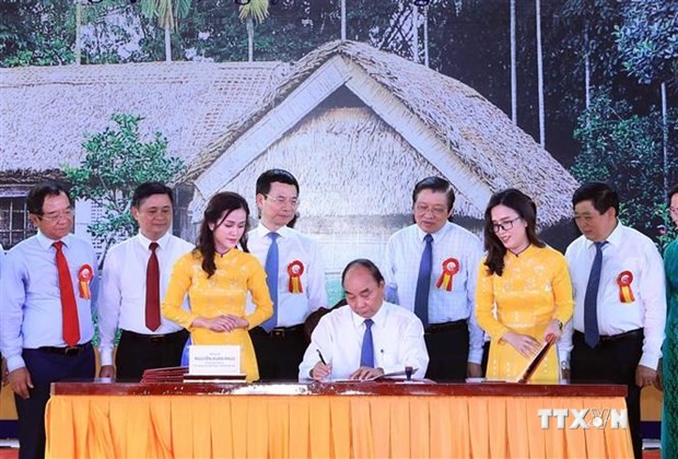 越南政府总理签发纪念胡志明主席诞辰130周年的邮票